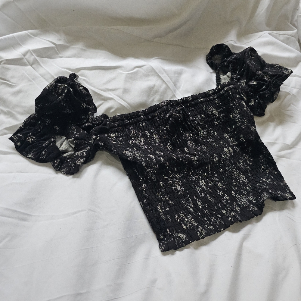 Aritzia Wilfred Free 'Smocked' Puffed Sleeve Top